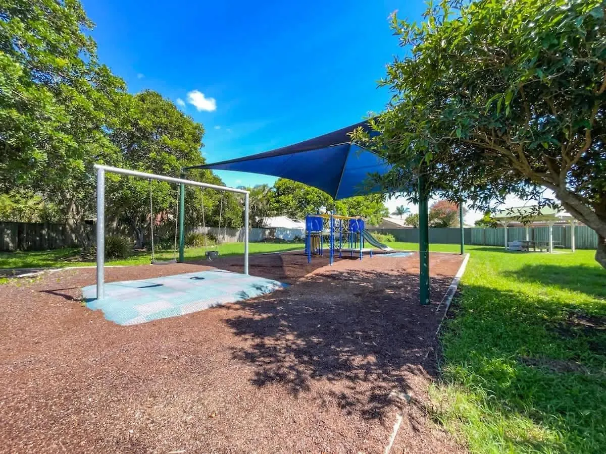 Bokarina Beach House - Family & Pet Friendly Kawana Waters Сasa de vacaciones