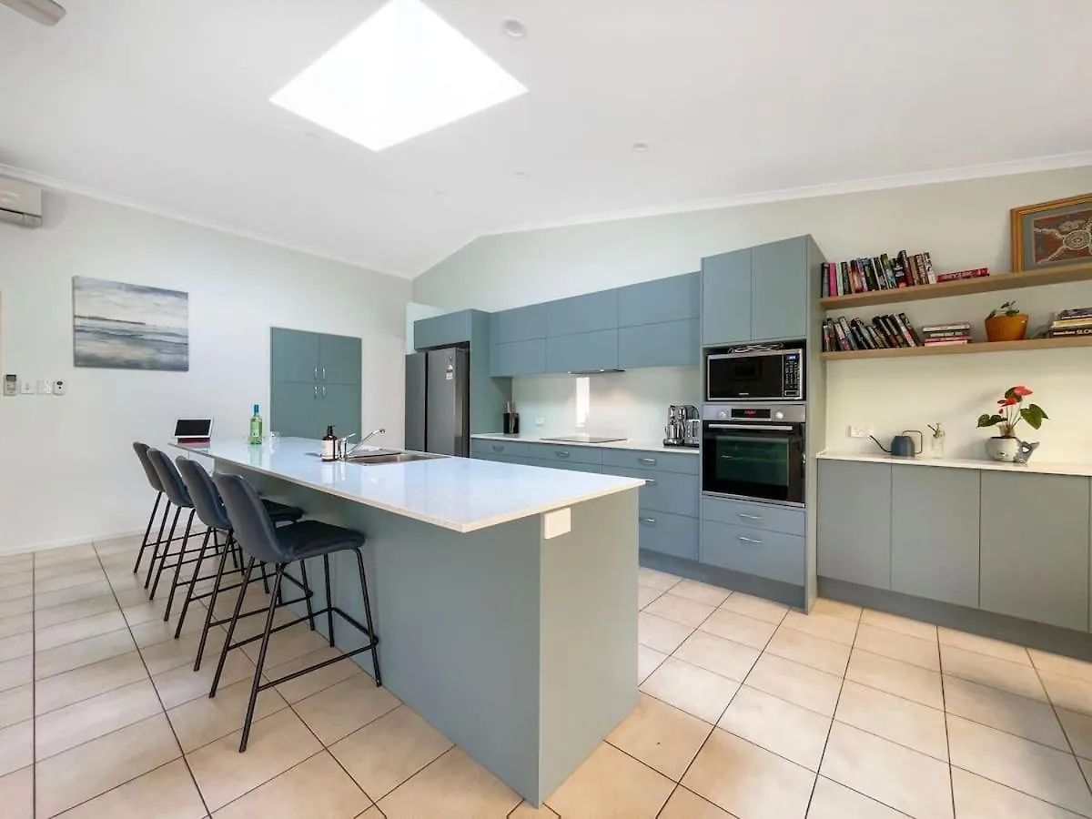 Сasa de vacaciones Bokarina Beach House - Family & Pet Friendly Kawana Waters Australia