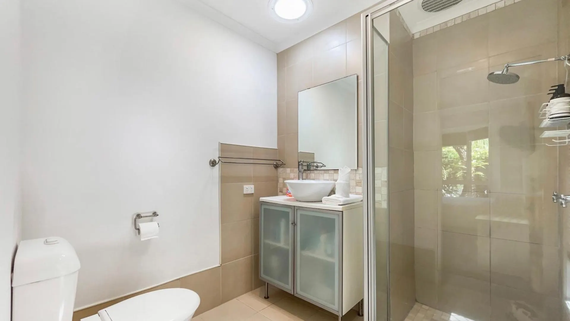 Bokarina Beach House - Family & Pet Friendly Kawana Waters