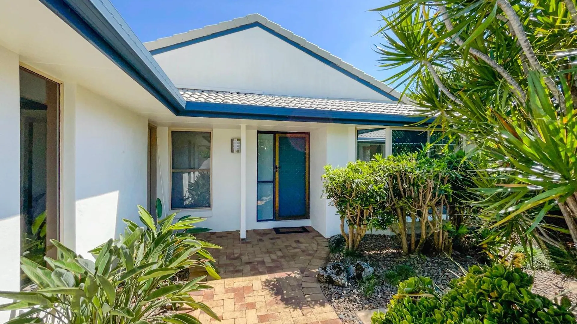 Holiday home Bokarina Beach House - Family & Pet Friendly Kawana Waters Australia