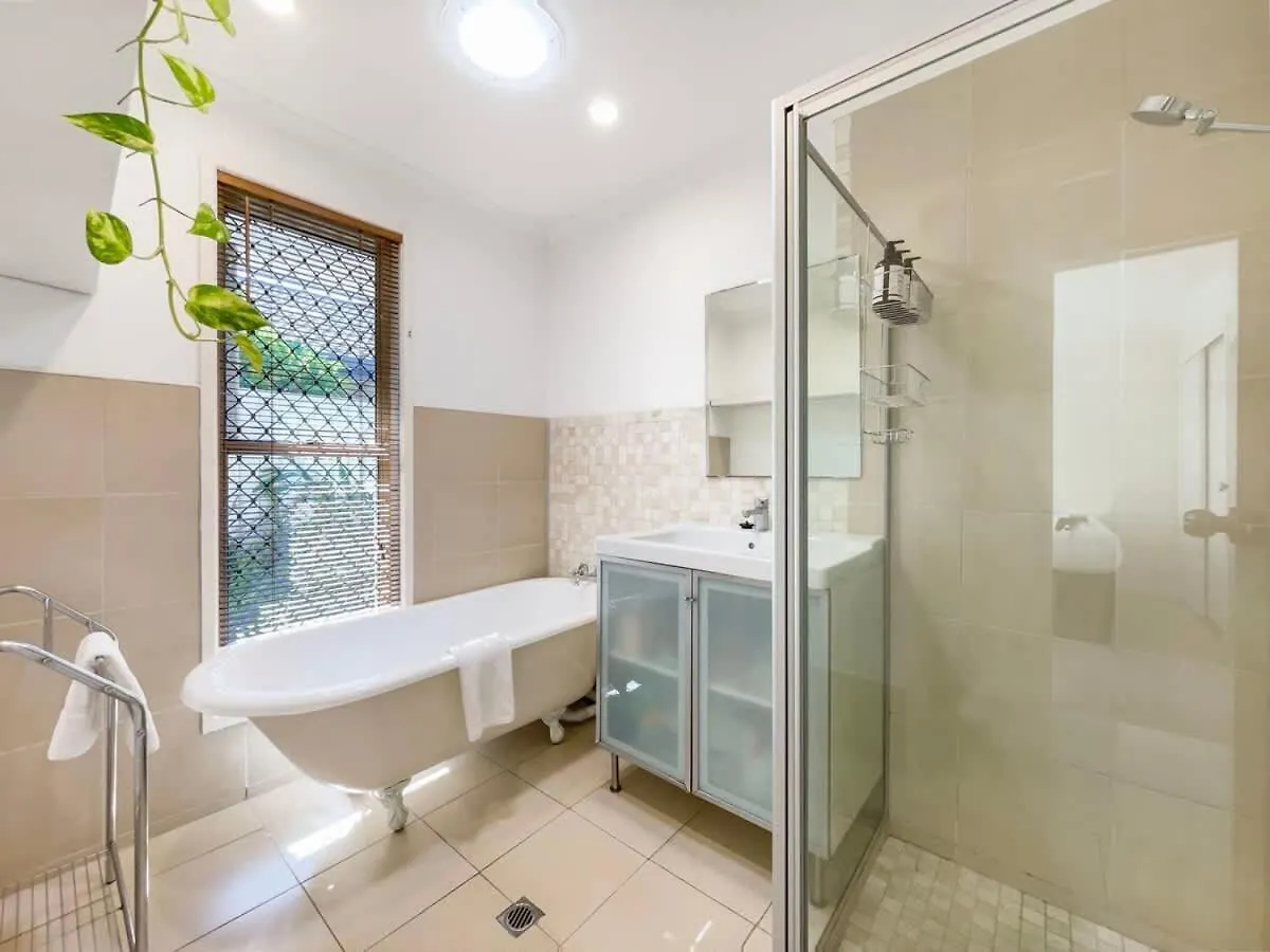 Bokarina Beach House - Family & Pet Friendly Kawana Waters