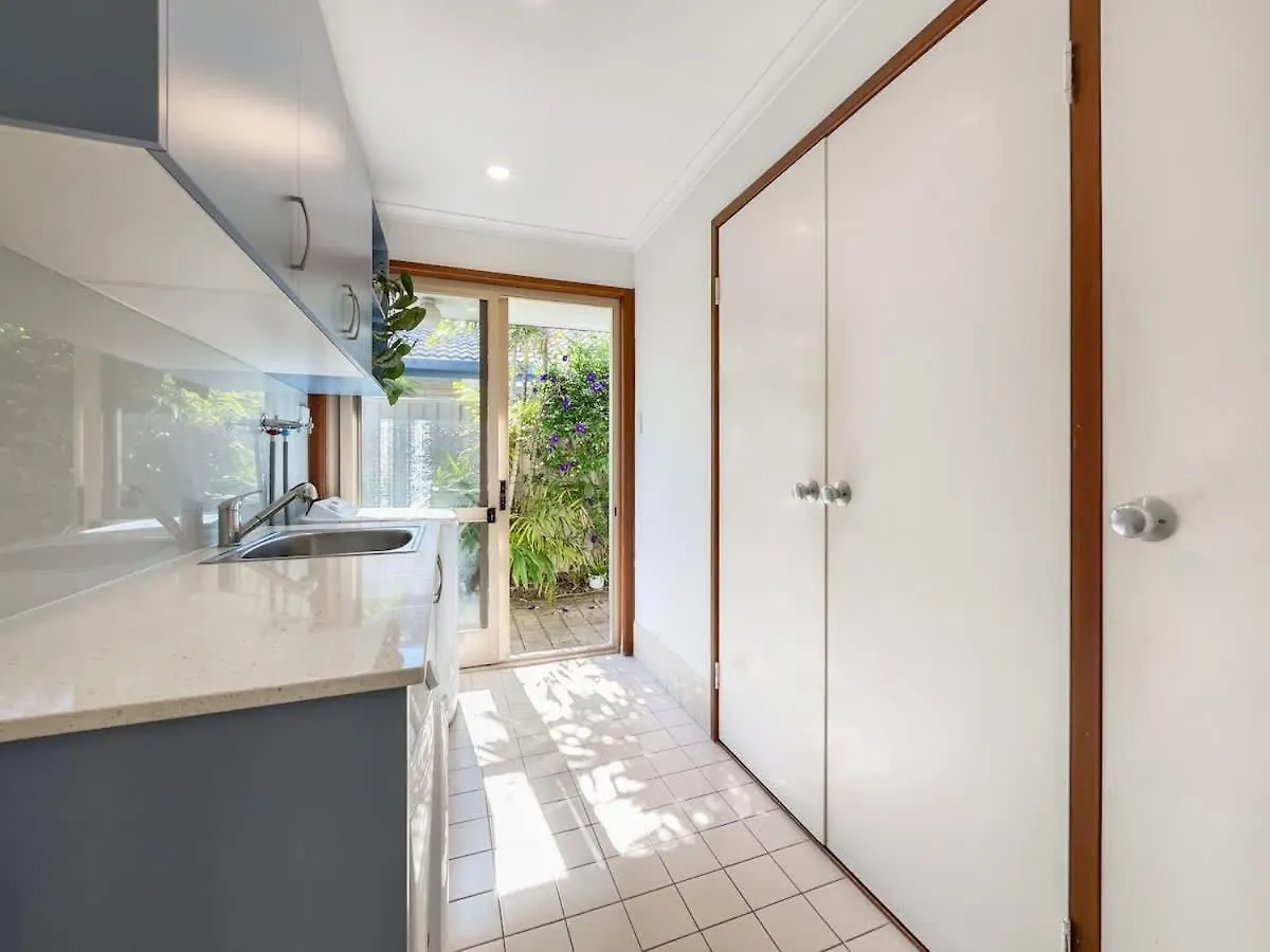 Bokarina Beach House - Family & Pet Friendly Kawana Waters
