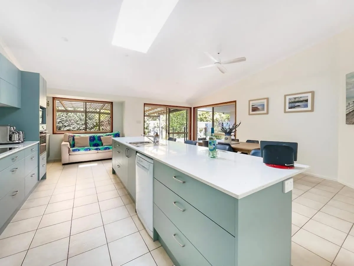 Bokarina Beach House - Family & Pet Friendly Kawana Waters Hébergement de vacances
