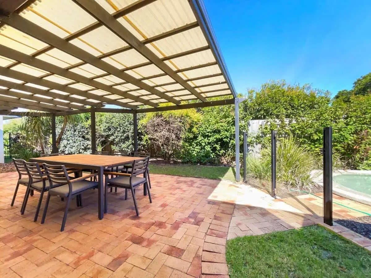 Bokarina Beach House - Family & Pet Friendly Kawana Waters