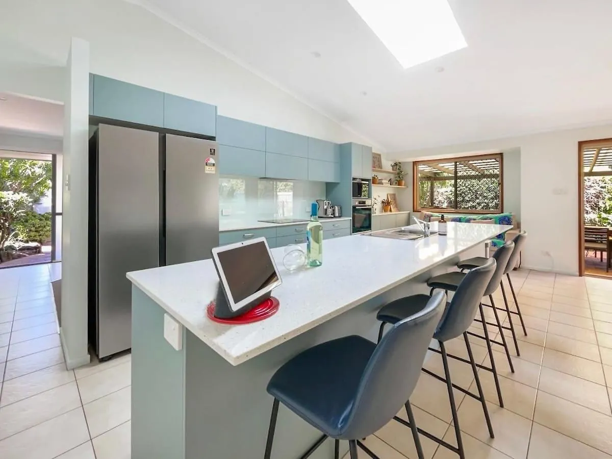 Bokarina Beach House - Family & Pet Friendly Kawana Waters 0*,