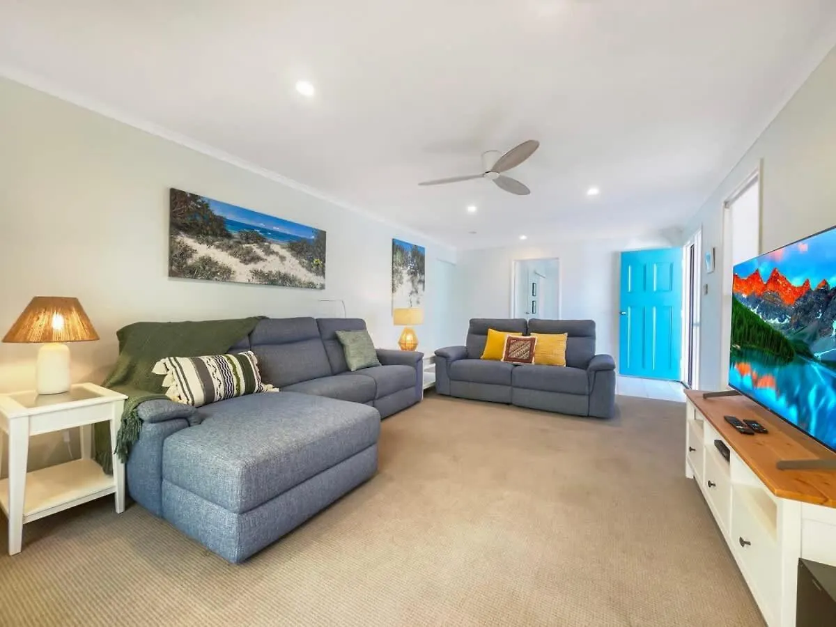 Bokarina Beach House - Family & Pet Friendly Kawana Waters