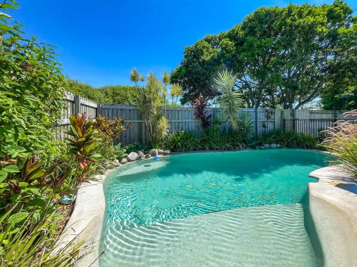 Bokarina Beach House - Family & Pet Friendly Kawana Waters